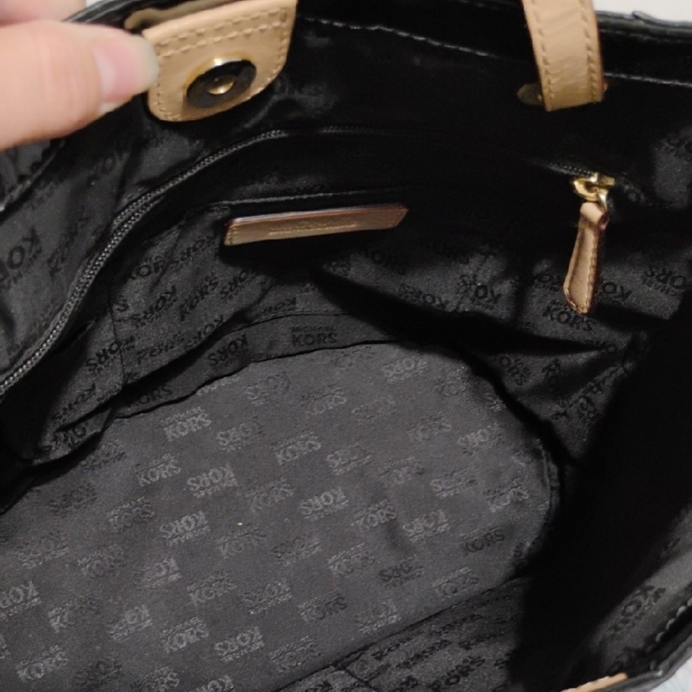 Authentic Michael Kors Black & Tan Jet Set Patent Tote W Glossy Finish - Picture 11 of 13